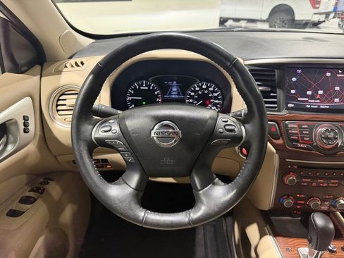 Used 2020 Nissan Pathfinder Platinum w/ Cargo Package AWD/4WD image 30