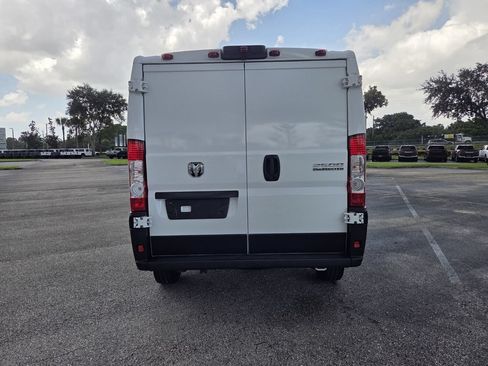 Used 2025 RAM ProMaster 2500 w/ Convenience Group FWD image 7