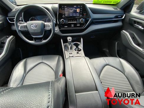 Used 2022 Toyota Highlander XSE AWD/4WD image 32