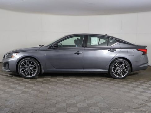 Used 2023 Nissan Altima 2.0 SR FWD image 18