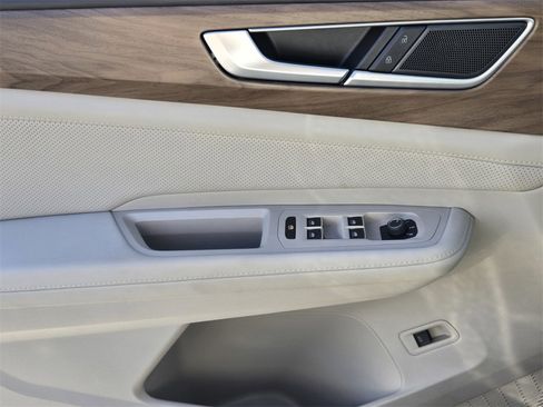 Certified 2025 Volkswagen Atlas SE w/ Panoramic Sunroof Package image 28