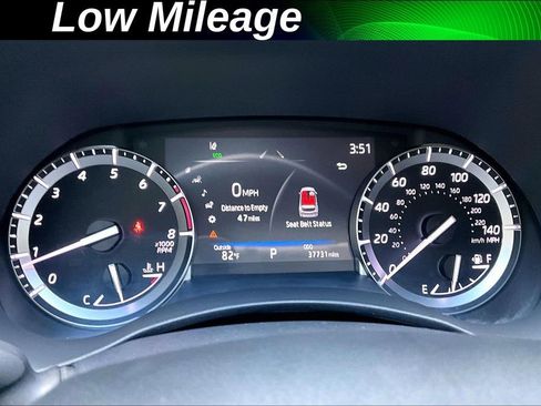 Used 2022 Toyota Highlander XLE AWD/4WD image 2