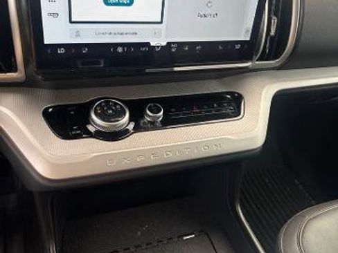 Certified 2025 Ford Expedition Active RWD image 2