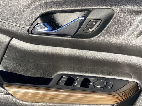 Used 2021 GMC Acadia SLE w/ Driver Convenience Package image 18