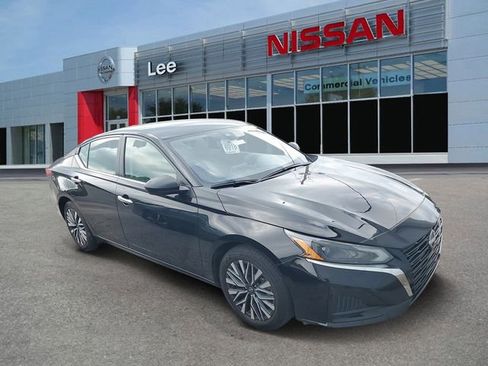 Certified 2025 Nissan Altima 2.5 SV FWD image 1
