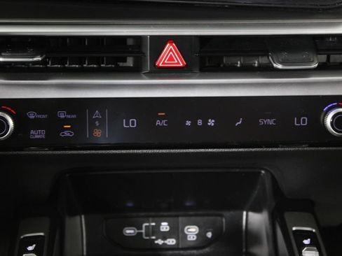 Used 2024 Kia Sorento S w/ Panoramic Sunroof Package FWD image 21
