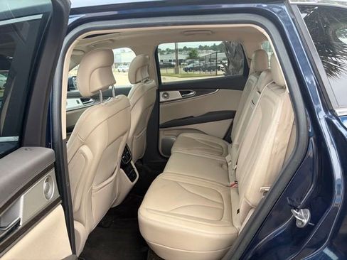Used 2017 Lincoln MKX Reserve w/ Luxury Package FWD image 19