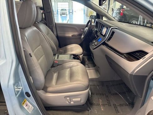 Used 2017 Toyota Sienna XLE w/ XLE Navigation Package FWD image 23