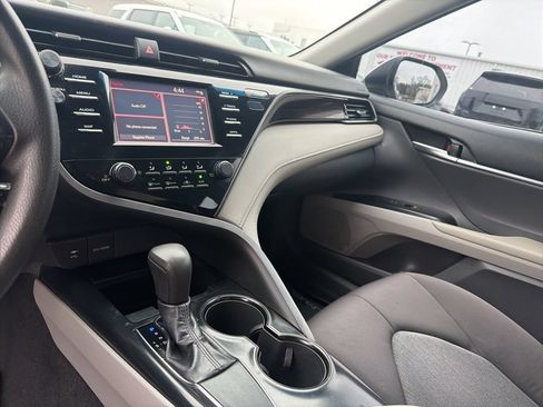 Used 2019 Toyota Camry LE FWD image 18