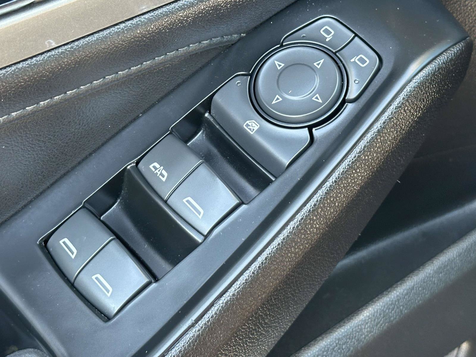 Used 2023 Chevrolet Traverse LT FWD image 16