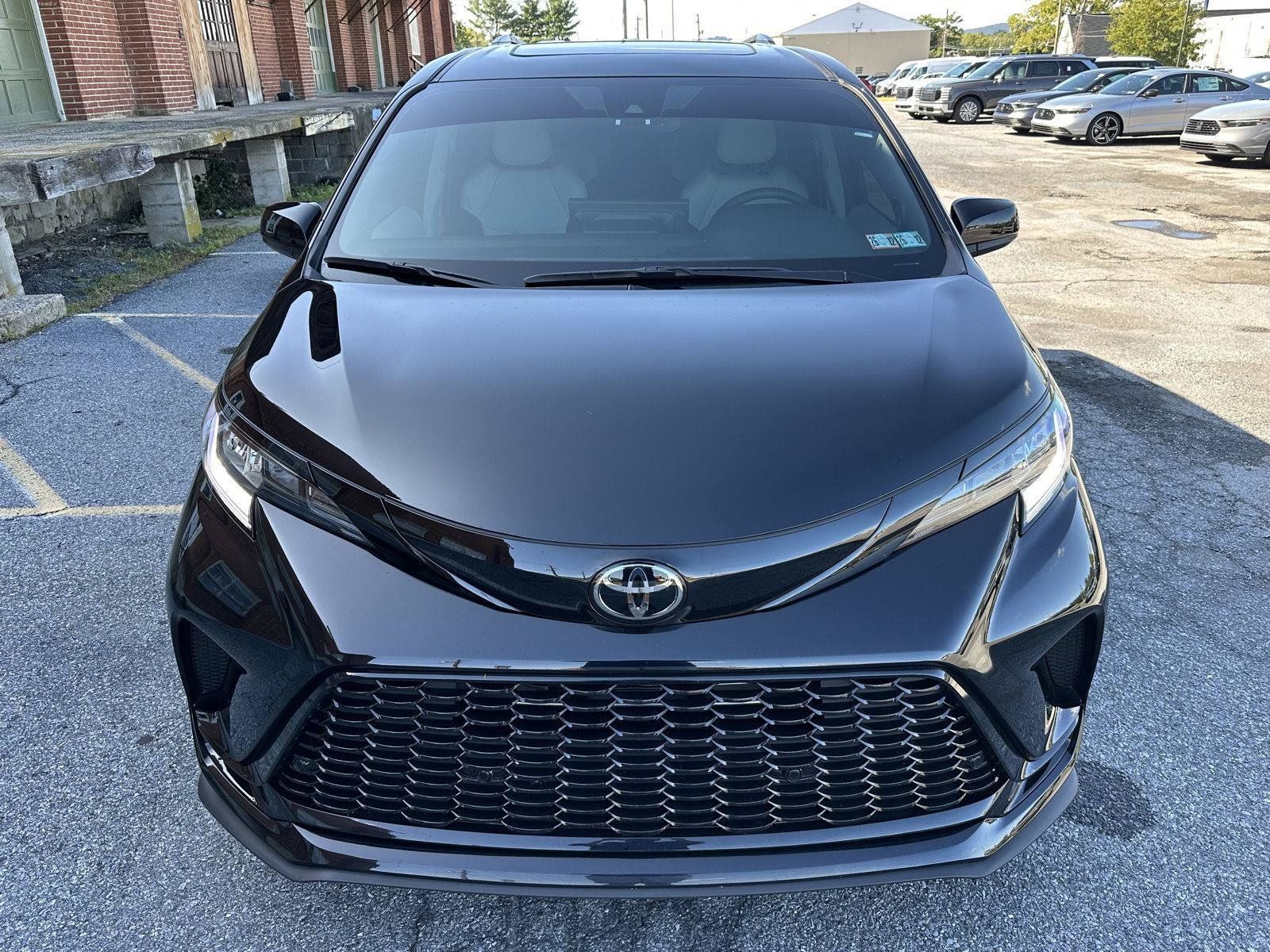Used 2026 Toyota Sienna XSE AWD/4WD image 3