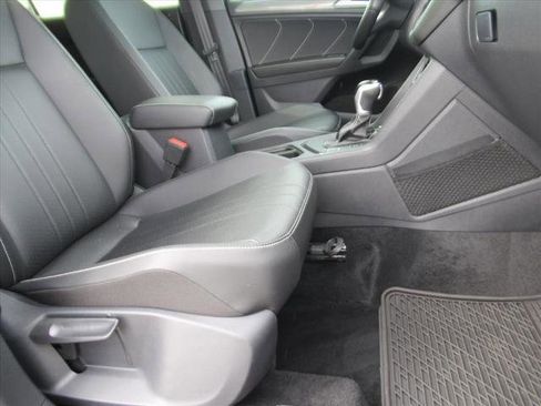 Used 2023 Volkswagen Tiguan SE R-Line image 12