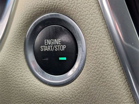 Used 2022 Chevrolet Traverse LT image 23