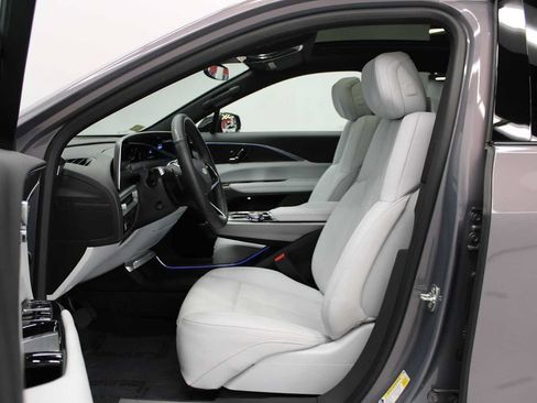 Used 2024 Cadillac Lyriq Luxury AWD/4WD image 17