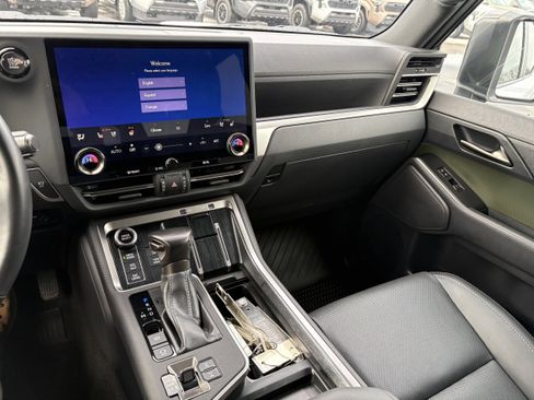 Used 2024 Lexus GX 550 image 9