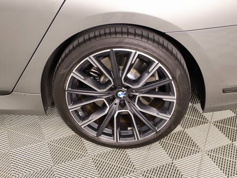 Used 2021 BMW 750i xDrive w/ Executive Package image 21