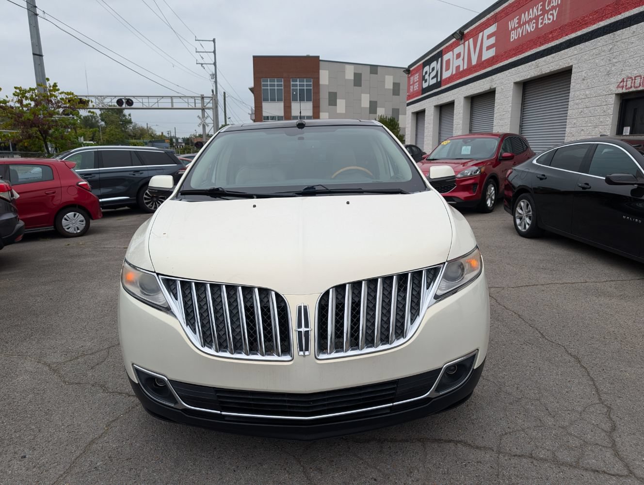 Used 2013 Lincoln MKX AWD image 4