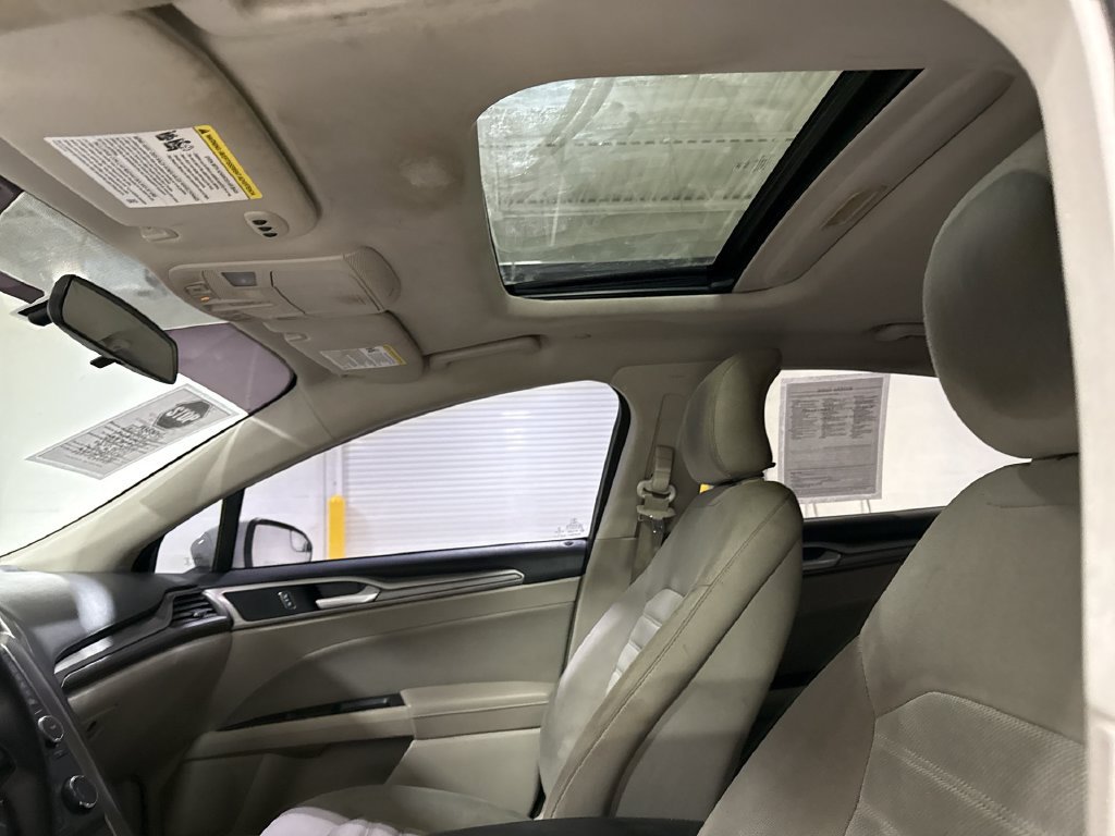 Used 2017 Ford Fusion SE FWD image 19