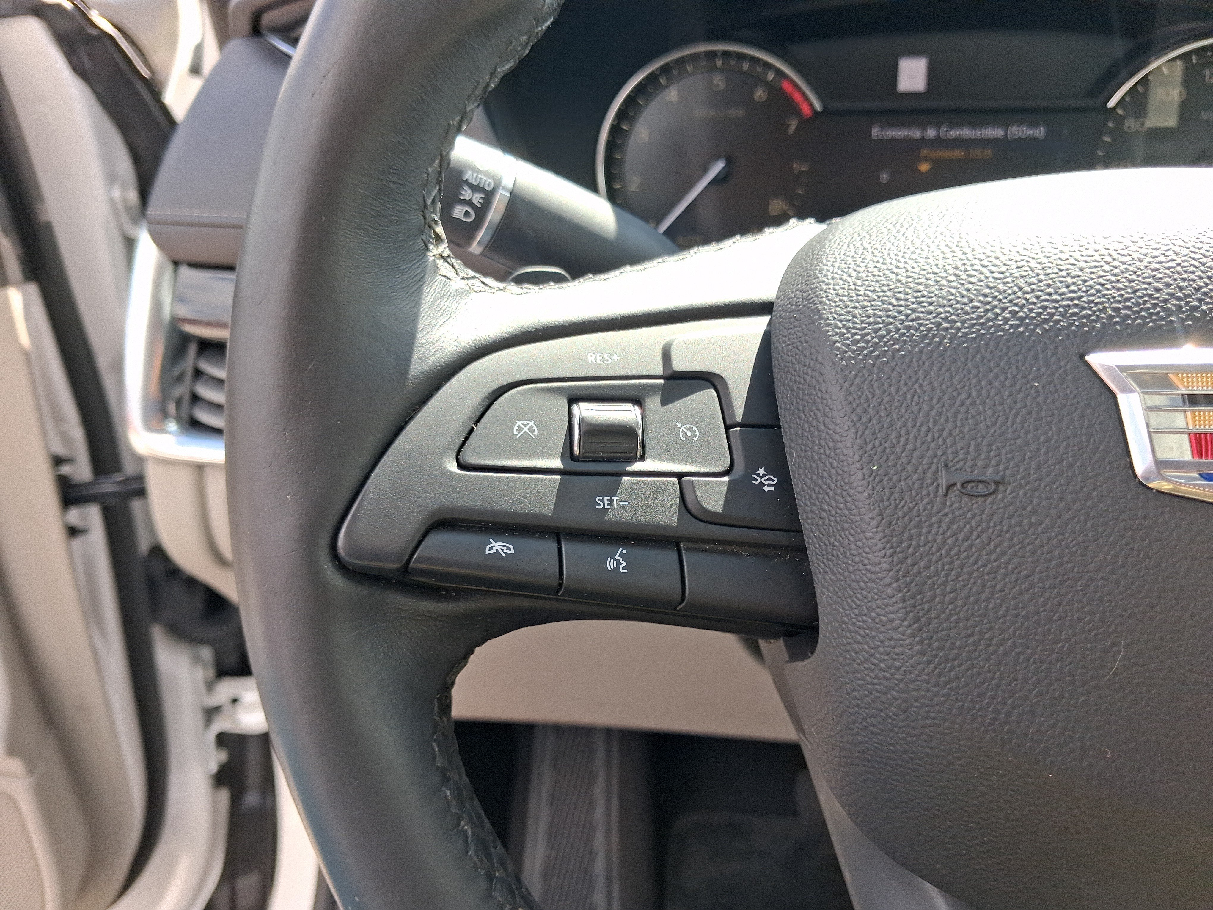 Used 2019 Cadillac XT4 Premium Luxury w/ Enhanced Visibility Package FWD image 18