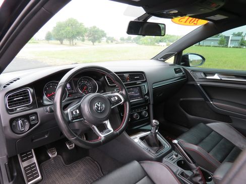 Used 2015 Volkswagen GTI SE FWD image 28