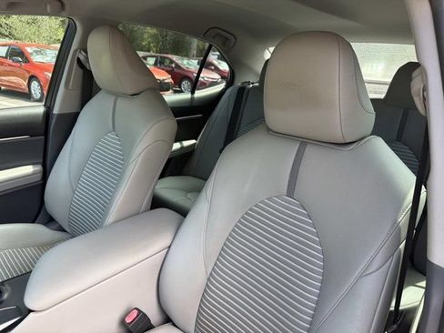 Used 2018 Toyota Camry SE FWD image 11