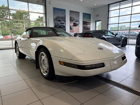Used 1991 Chevrolet Corvette Coupe RWD image 2