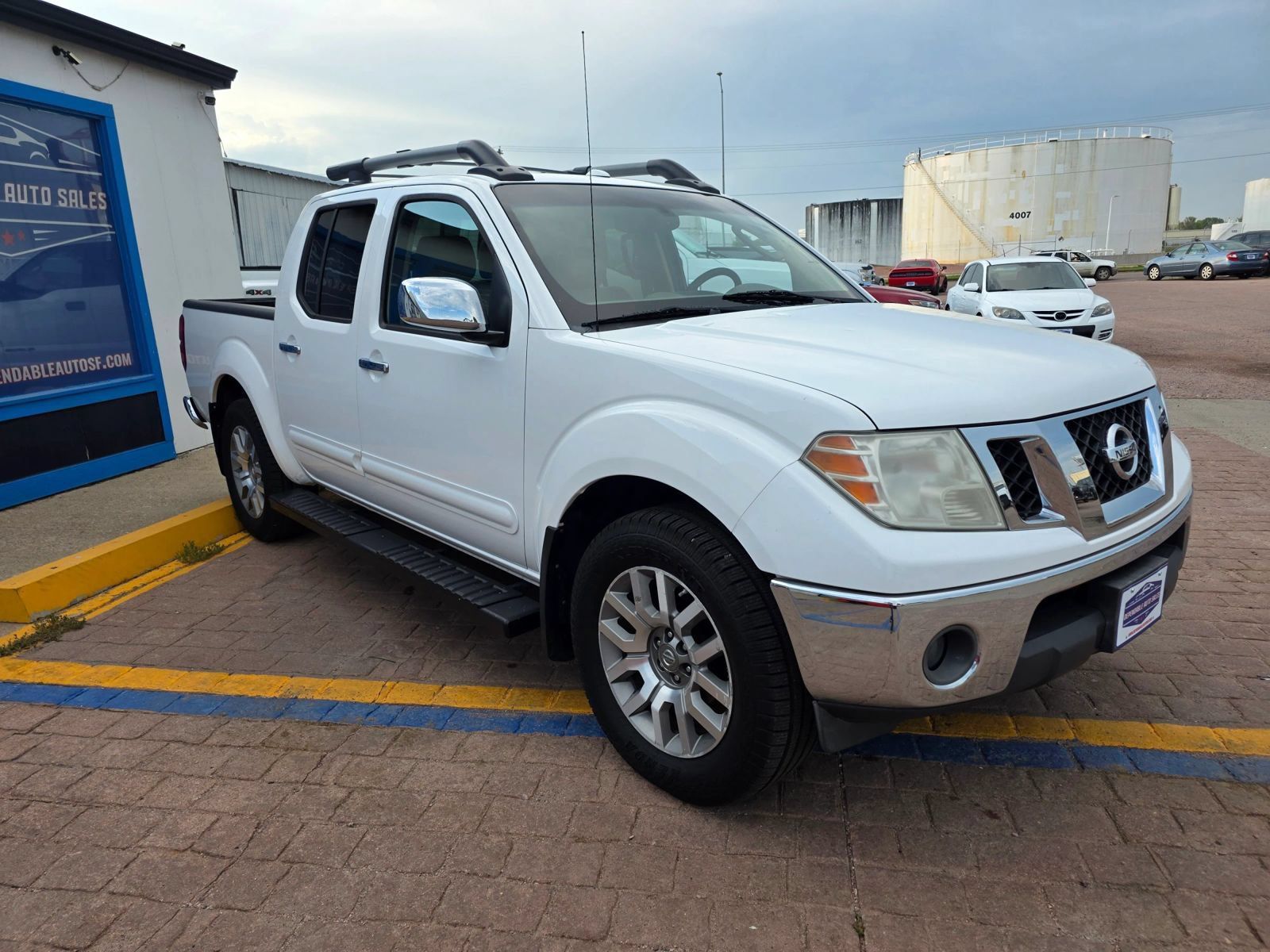 Used 2009 Nissan Frontier LE w/ LE Value Truck Pkg AWD/4WD image 3