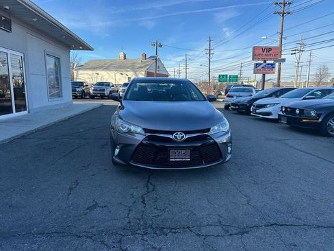 Used 2016 Toyota Camry SE image 2