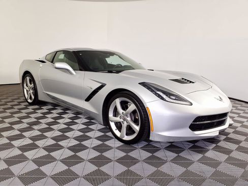 Used 2019 Chevrolet Corvette Stingray Coupe w/ Battery Protection Package RWD image 3