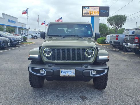 Used 2025 Jeep Gladiator Sport image 19
