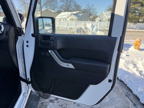 Used 2013 Jeep Wrangler Unlimited Sahara w/ Connectivity Group image 9