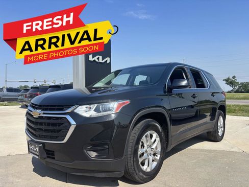 Used 2019 Chevrolet Traverse LS FWD image 1