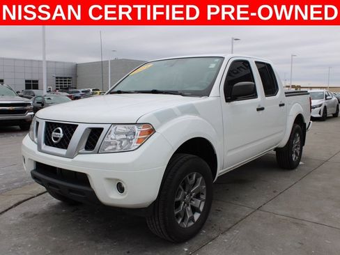 Certified 2021 Nissan Frontier SV image 3