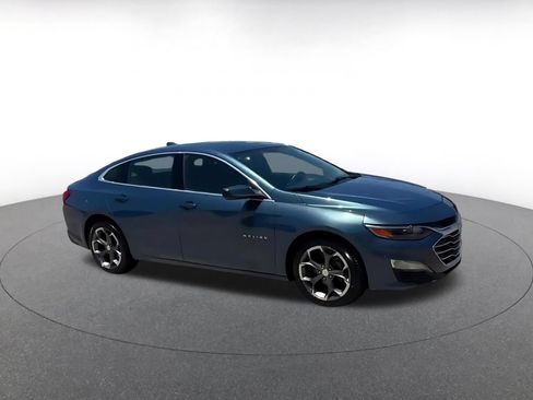 Used 2024 Chevrolet Malibu LT FWD image 2