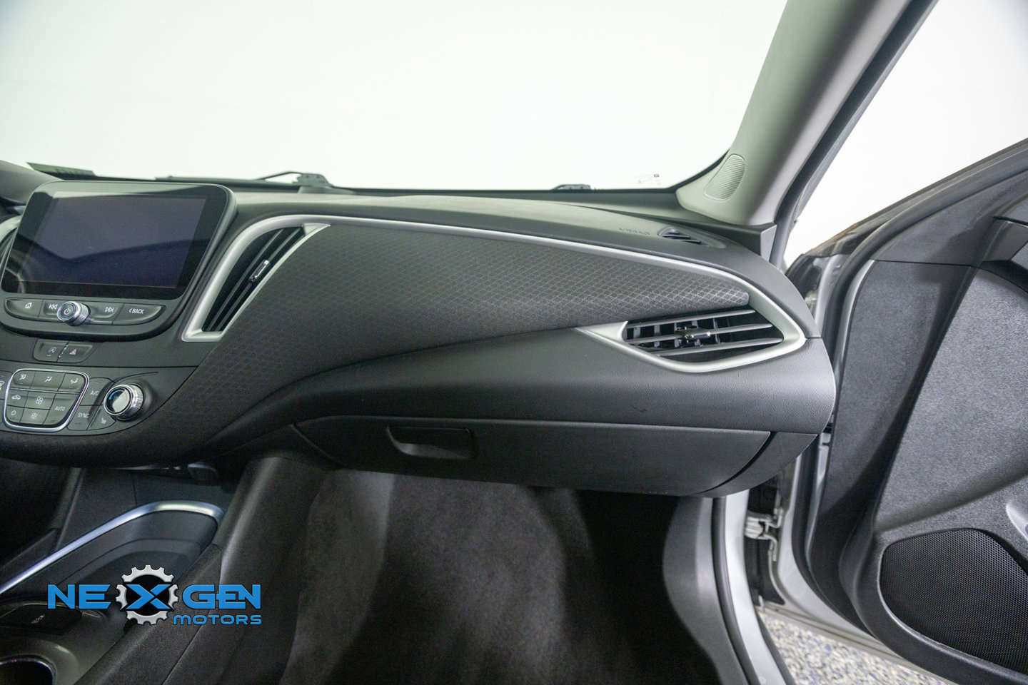 Used 2022 Chevrolet Malibu LT FWD image 42