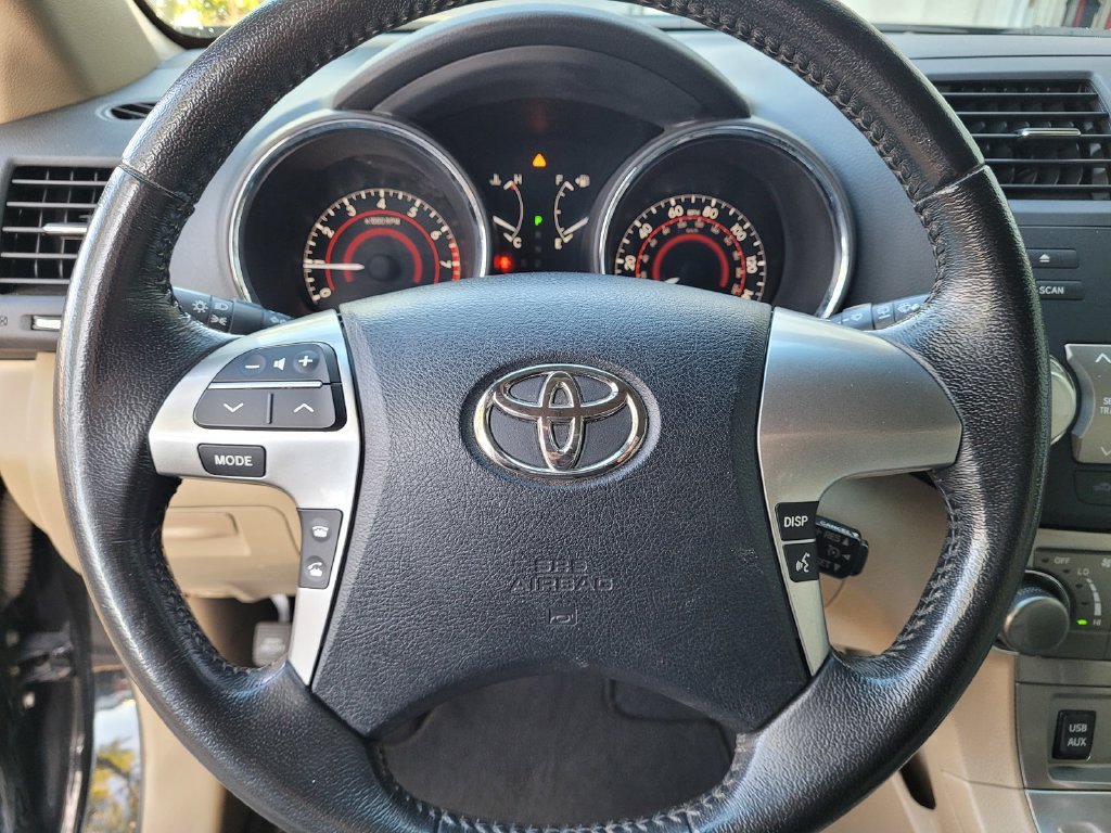 Used 2012 Toyota Highlander SE FWD image 20