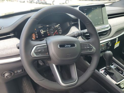 New 2026 Jeep Compass Latitude image 12