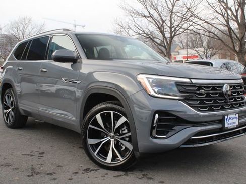 Used 2025 Volkswagen Atlas SEL Premium R-Line image 3