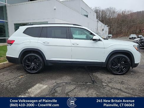 Certified 2023 Volkswagen Atlas SE w/ Black Wheel Package image 33