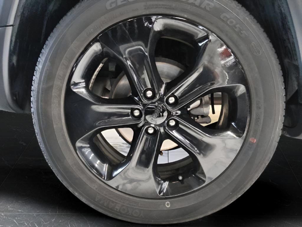 Used 2020 Jeep Compass Latitude FWD image 25