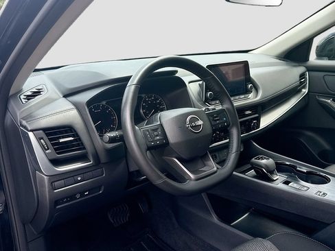 Certified 2025 Nissan Rogue SV FWD image 24