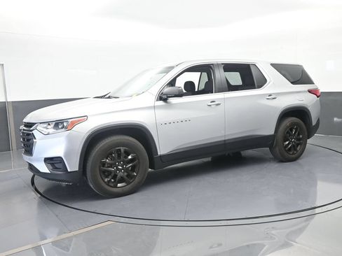 Used 2020 Chevrolet Traverse LS FWD image 2