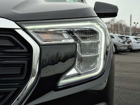 Used 2023 GMC Terrain SLE w/ Driver Convenience Package image 9