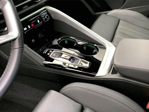 Certified 2025 Audi Q5 2.0T Premium Plus w/ Premium Plus image 17