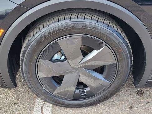 Used 2026 Toyota Prius Plug-In Hybrid image 10