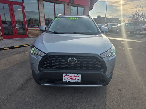 Used 2022 Toyota Corolla Cross LE image 3