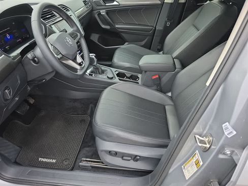 Used 2023 Volkswagen Tiguan SE w/ Panoramic Sunroof Package AWD/4WD image 15