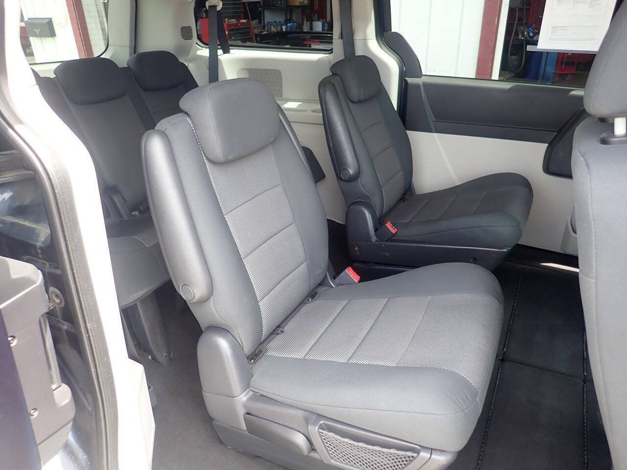 Used 2008 Dodge Grand Caravan SE FWD image 32