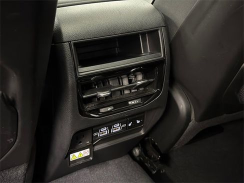 Used 2023 Jeep Grand Cherokee Limited w/ Black Appearance Package image 18