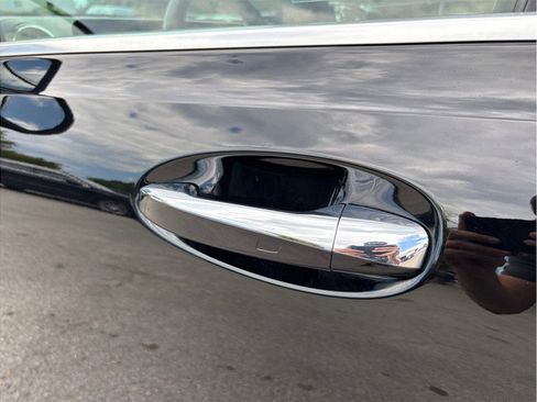 Used 2020 Mercedes-Benz GLB 250 4MATIC w/ Premium Package image 15